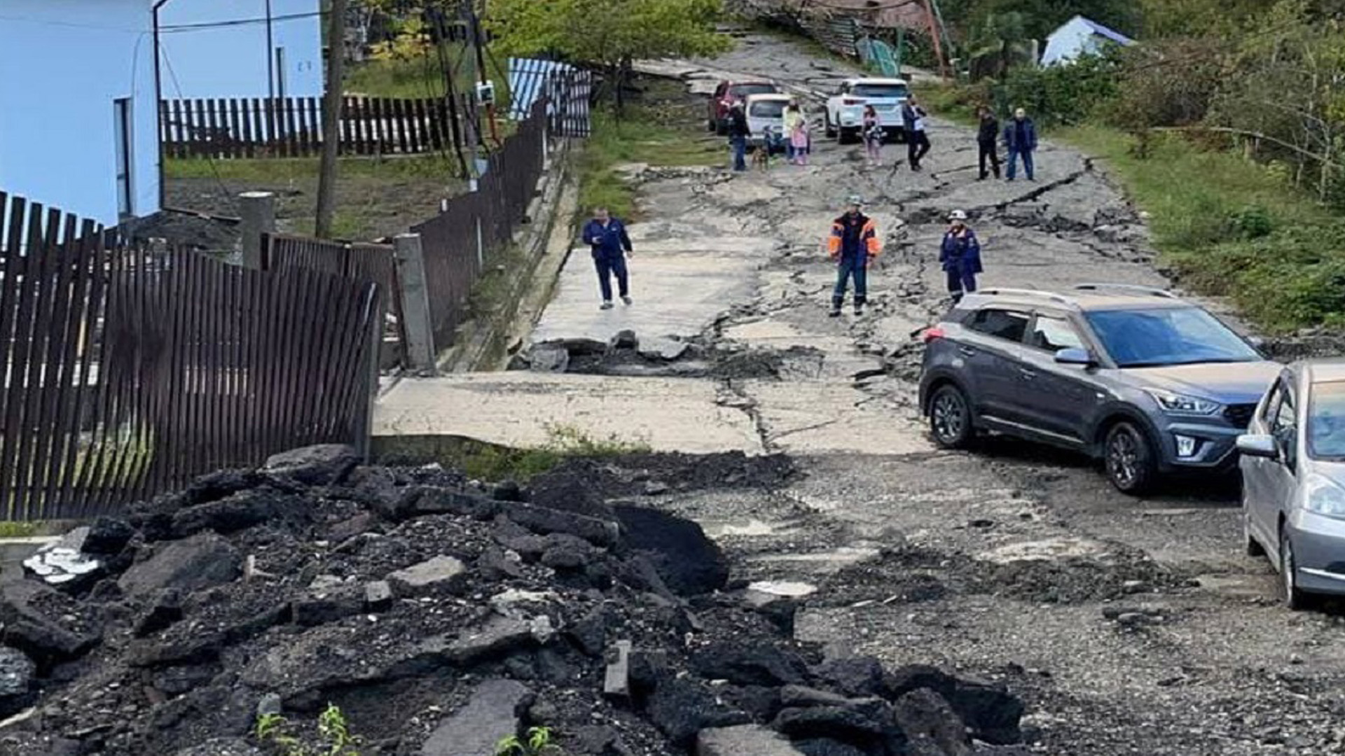 В Сочи из-за оползня произошло смещение 20 домов и разрушение дороги |  Протокол