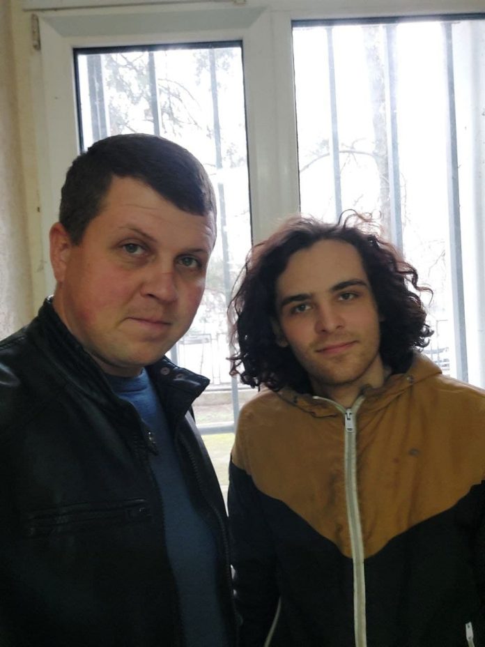 Ренат Хакимов и его защитник в здании суда